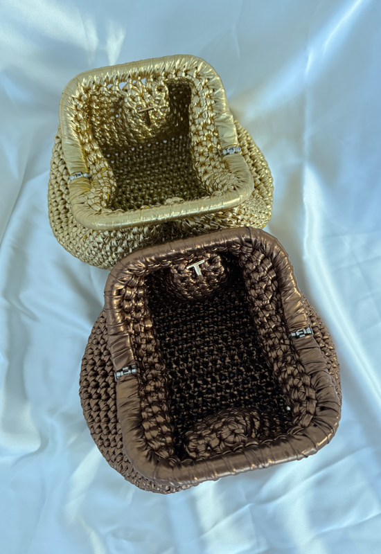 Double amor bag | תיק סרוג זהב וברונזה